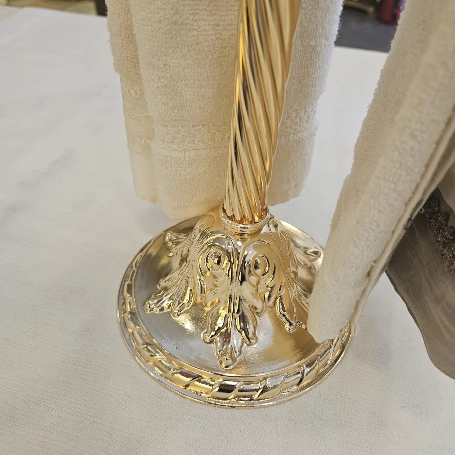 1 PARÇA DÖKÜM METAL AYAKLI EL HAVLULUK GOLD