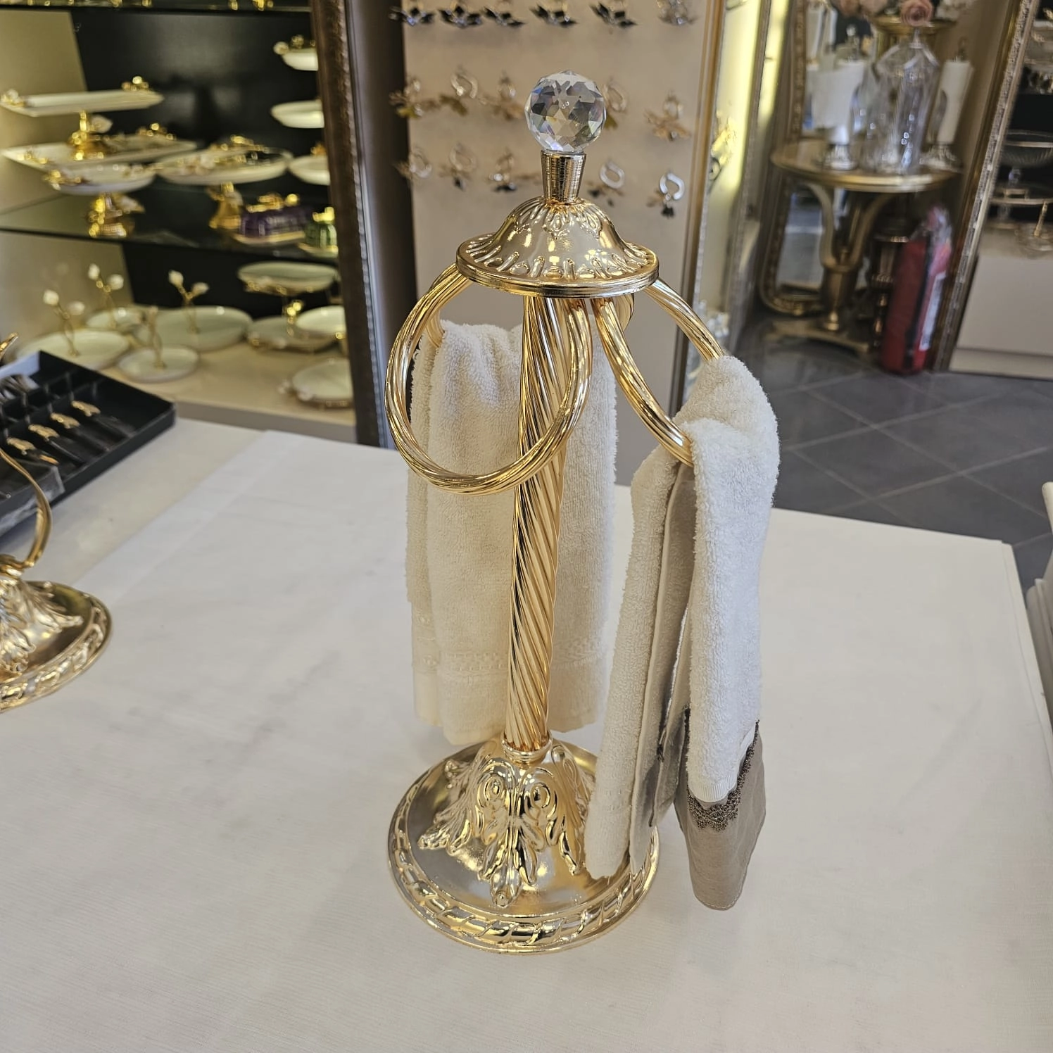 1 PARÇA DÖKÜM METAL AYAKLI EL HAVLULUK GOLD