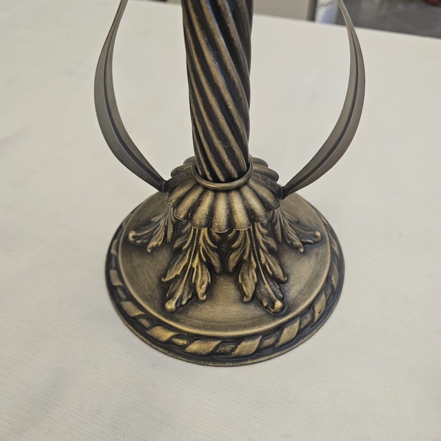 METAL DÖKÜM AYAKLI KAĞIT HAVLULUK ANTİK SARI