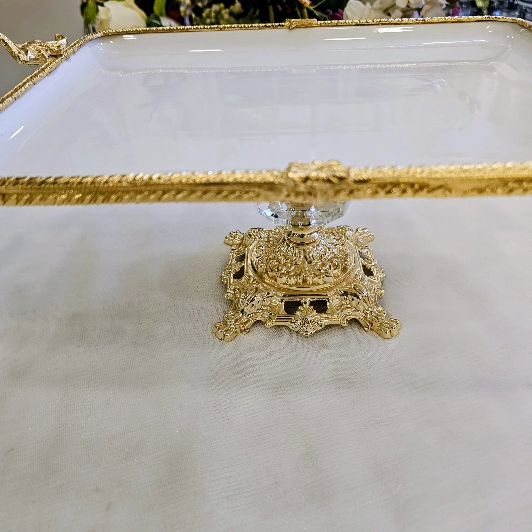 DÖKÜM KENAR ÇERCEVELİ DİKDÖRTGEN PORSELEN SUNUM TABAĞI GOLD