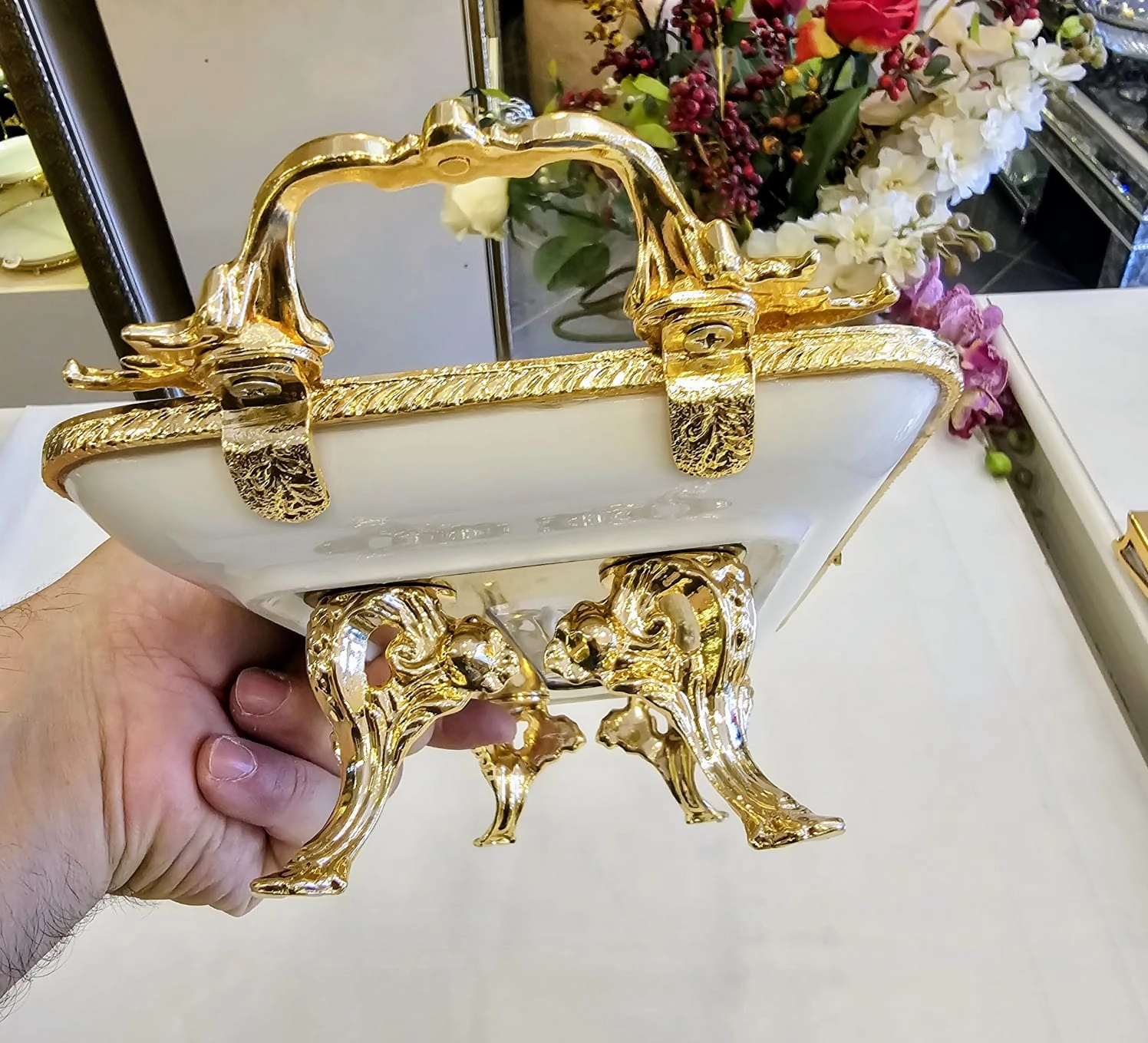 DÖKÜM KENAR ÇERCEVELİ AYAKLI PORSELEN SUNUM SETİ GOLD 5 PARCA