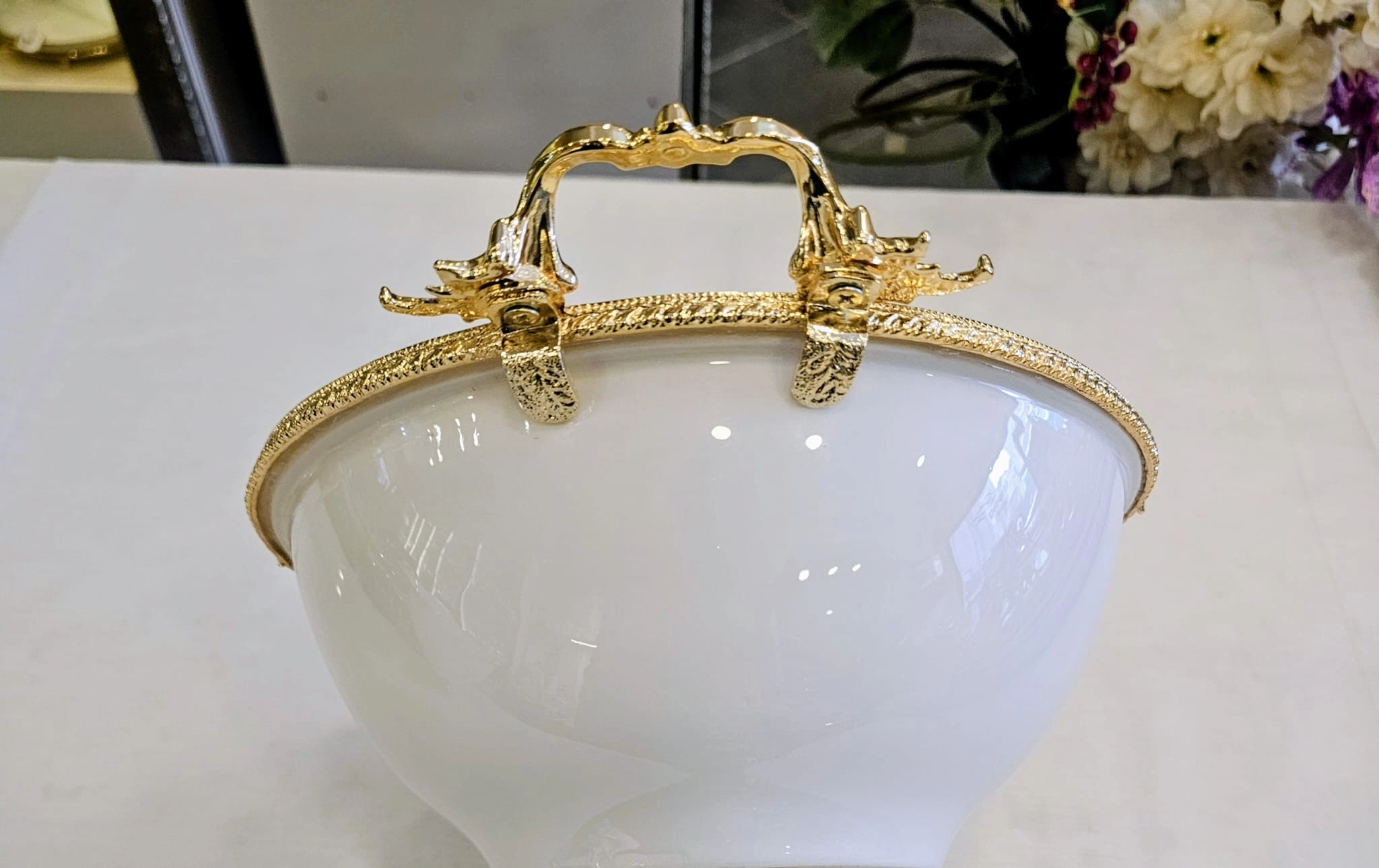 DÖKÜM KENAR ÇERCEVELİ AYAKLI PORSELEN KASE GOLD 26 CM