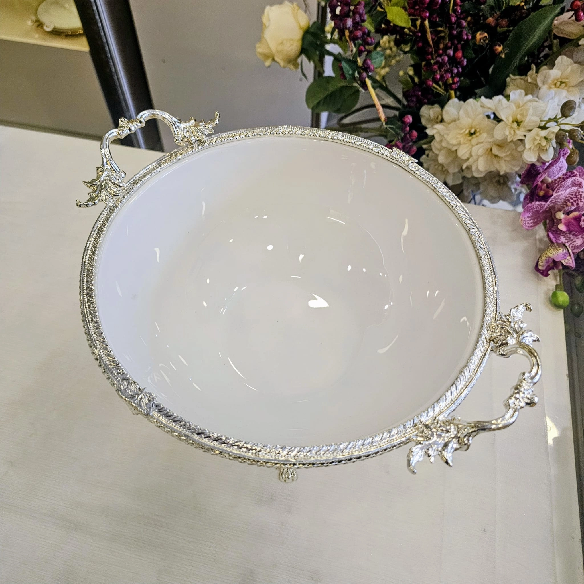 26 CM DÖKÜM METAL ÇERCEVELİ AYAKLI PORSELEN KASE GÜMÜŞ