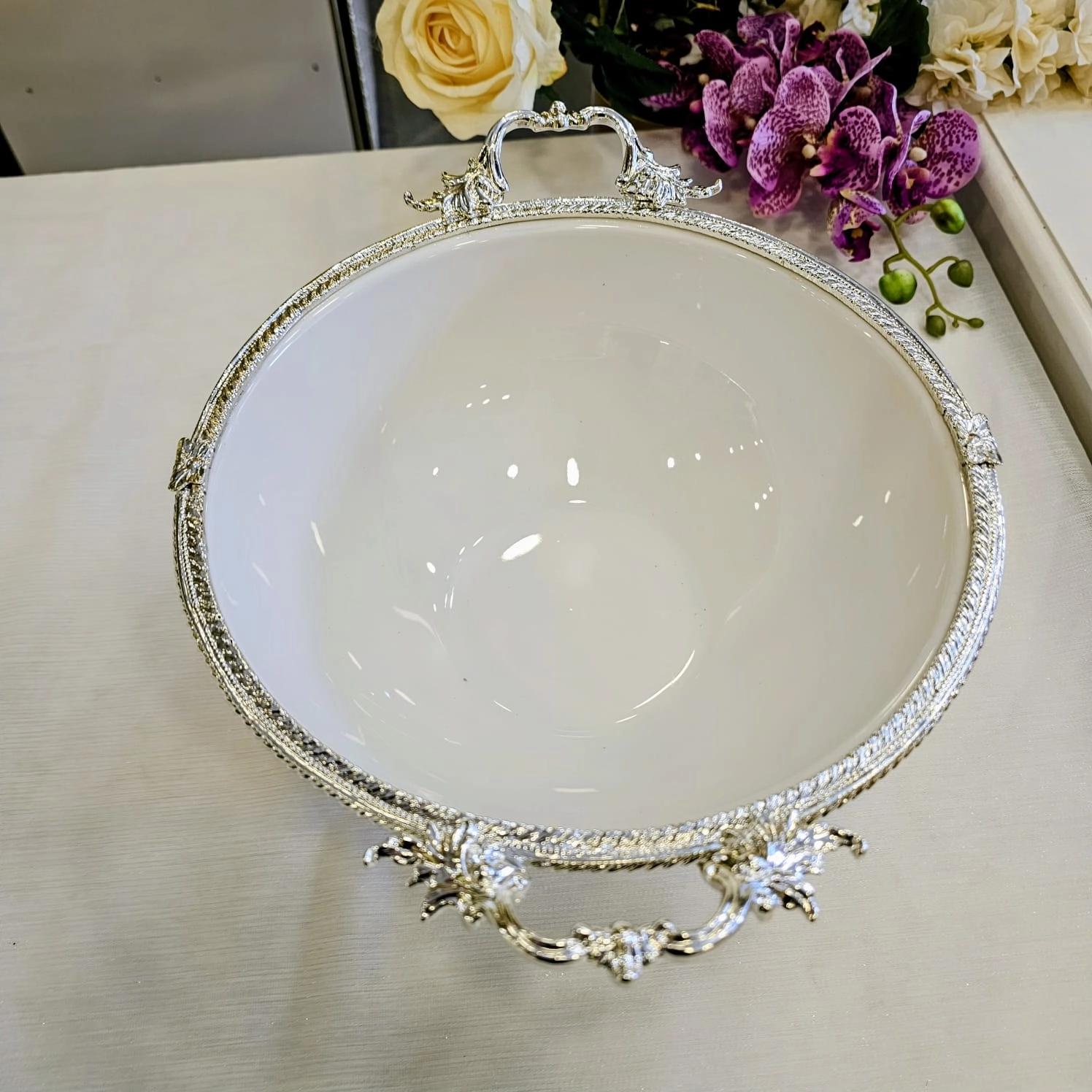 26 CM DÖKÜM METAL ÇERCEVELİ AYAKLI PORSELEN KASE GÜMÜŞ