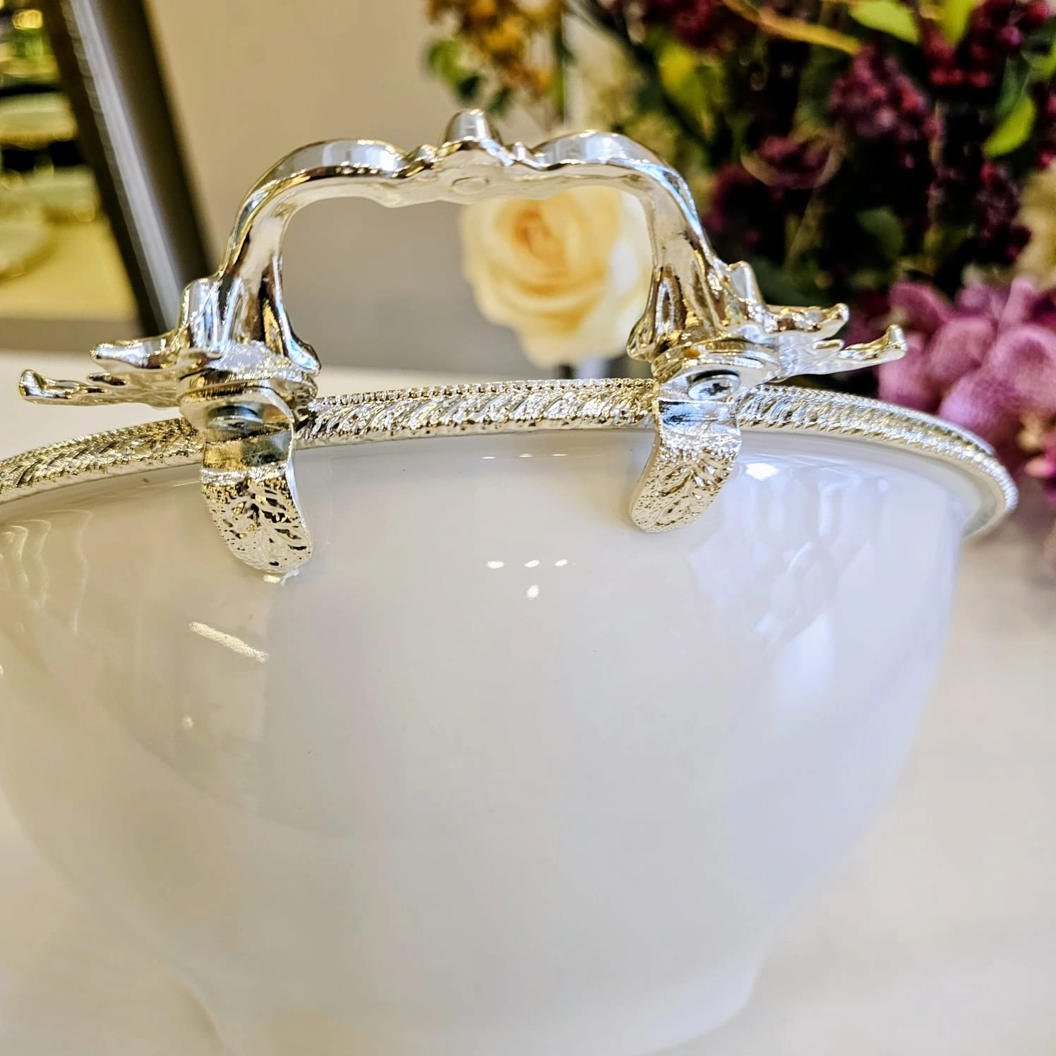 26 CM DÖKÜM METAL ÇERCEVELİ AYAKLI PORSELEN KASE GÜMÜŞ