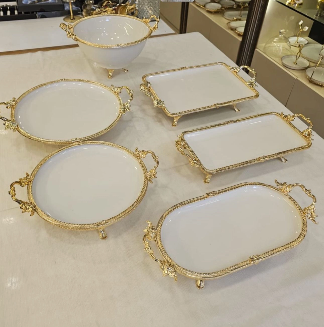 6 PARÇA DÖKÜM AYAKLI YALDIZLI DETAYLI PORSELEN SUNUM SETİMİZ GOLD