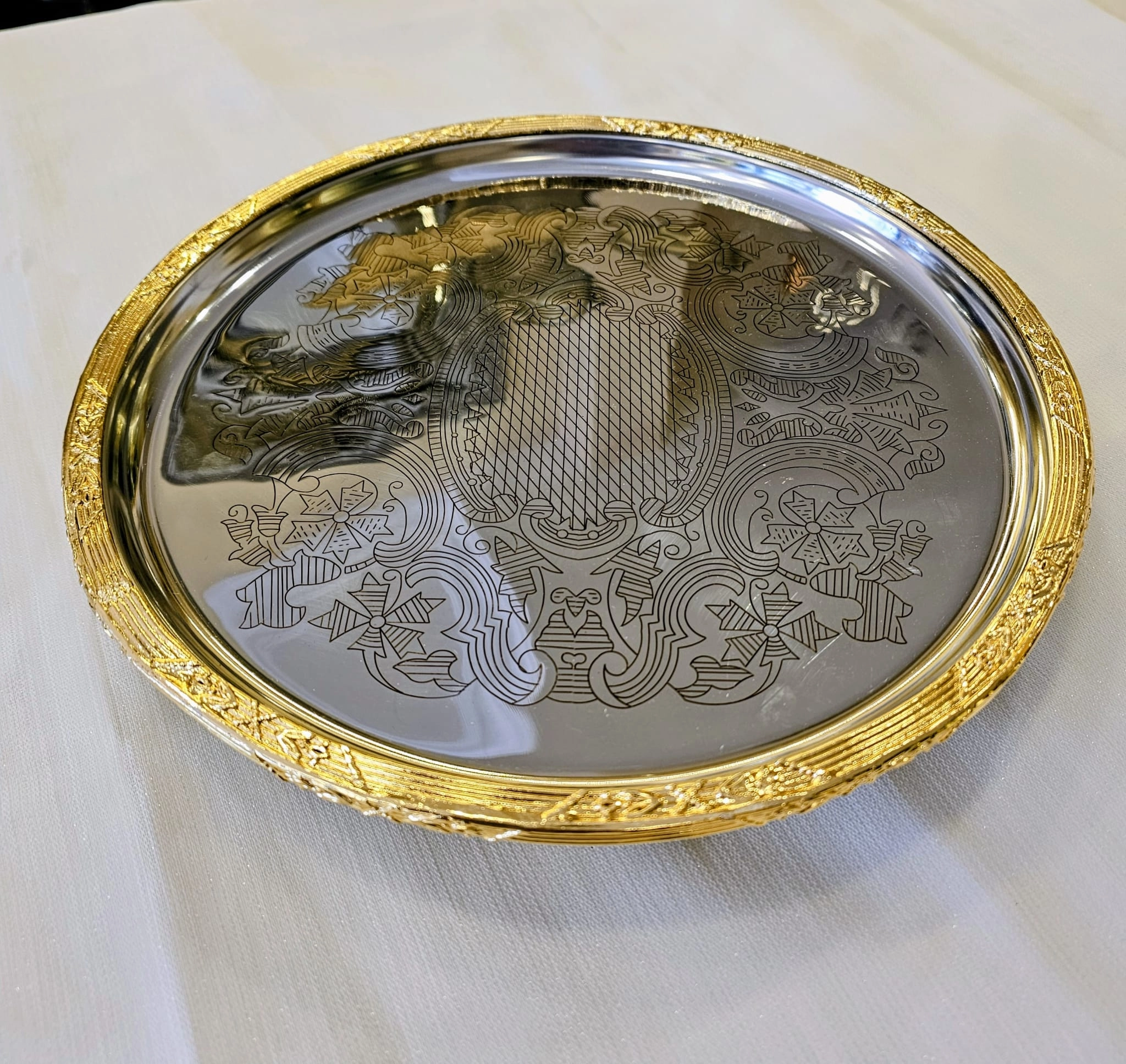KLASİK AYAKLI PASLANMAZ ÇELİK CAM FANUS LU SUNUMLUK 30 CM GOLD DETAYLI