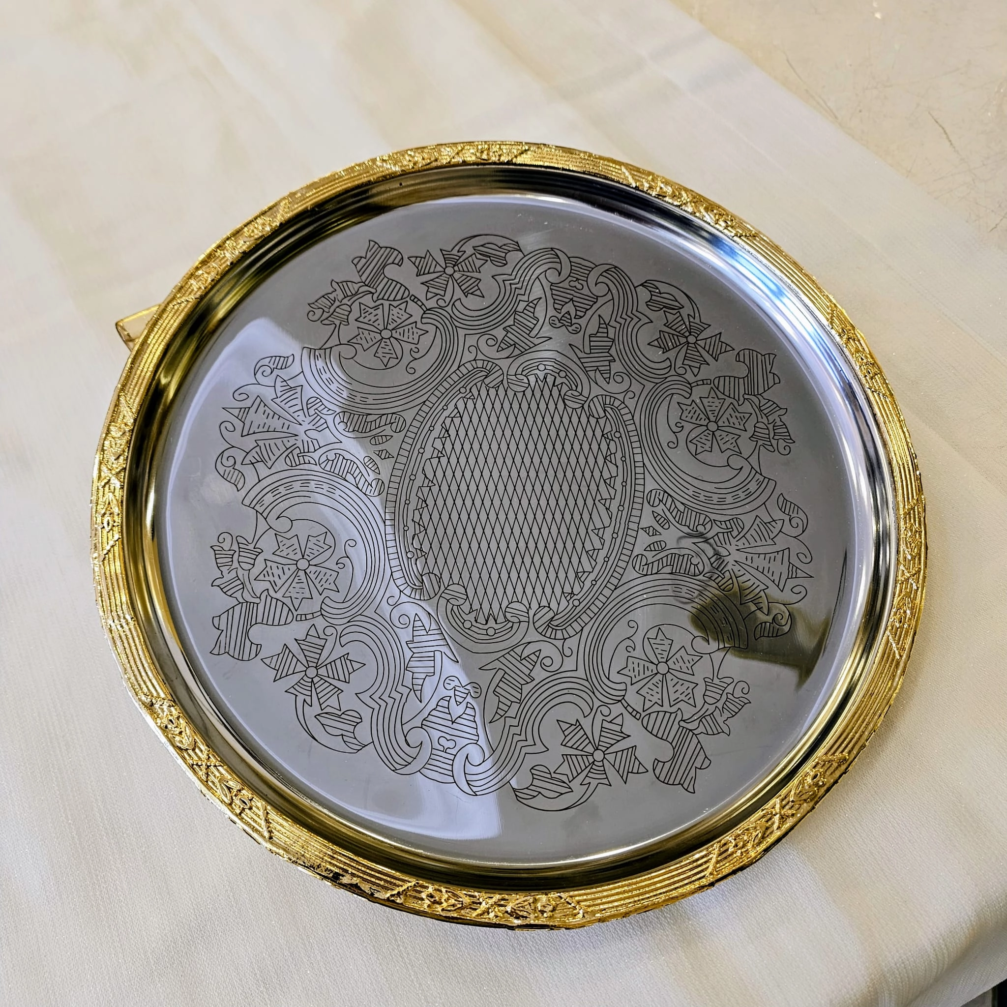 KLASİK AYAKLI PASLANMAZ ÇELİK CAM FANUS LU SUNUMLUK 30 CM GOLD DETAYLI