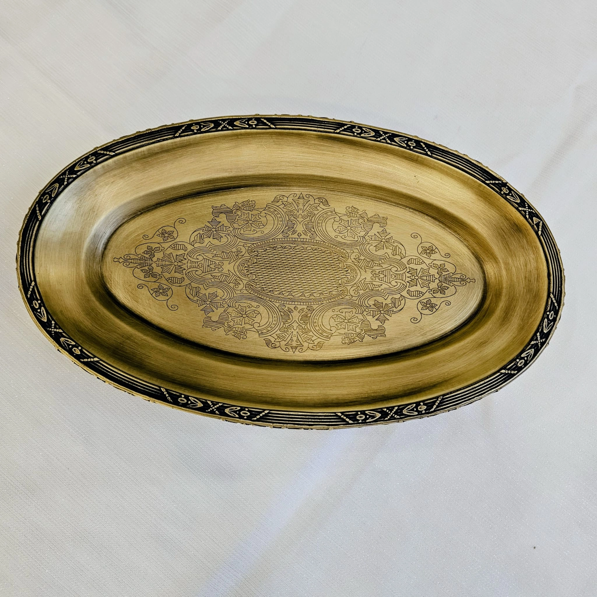 DÖKÜM KENAR ÇERCEVELİ PASLANMAZ ÇELİK OVAL SUNUM TABAĞI 38 CM ANTİK