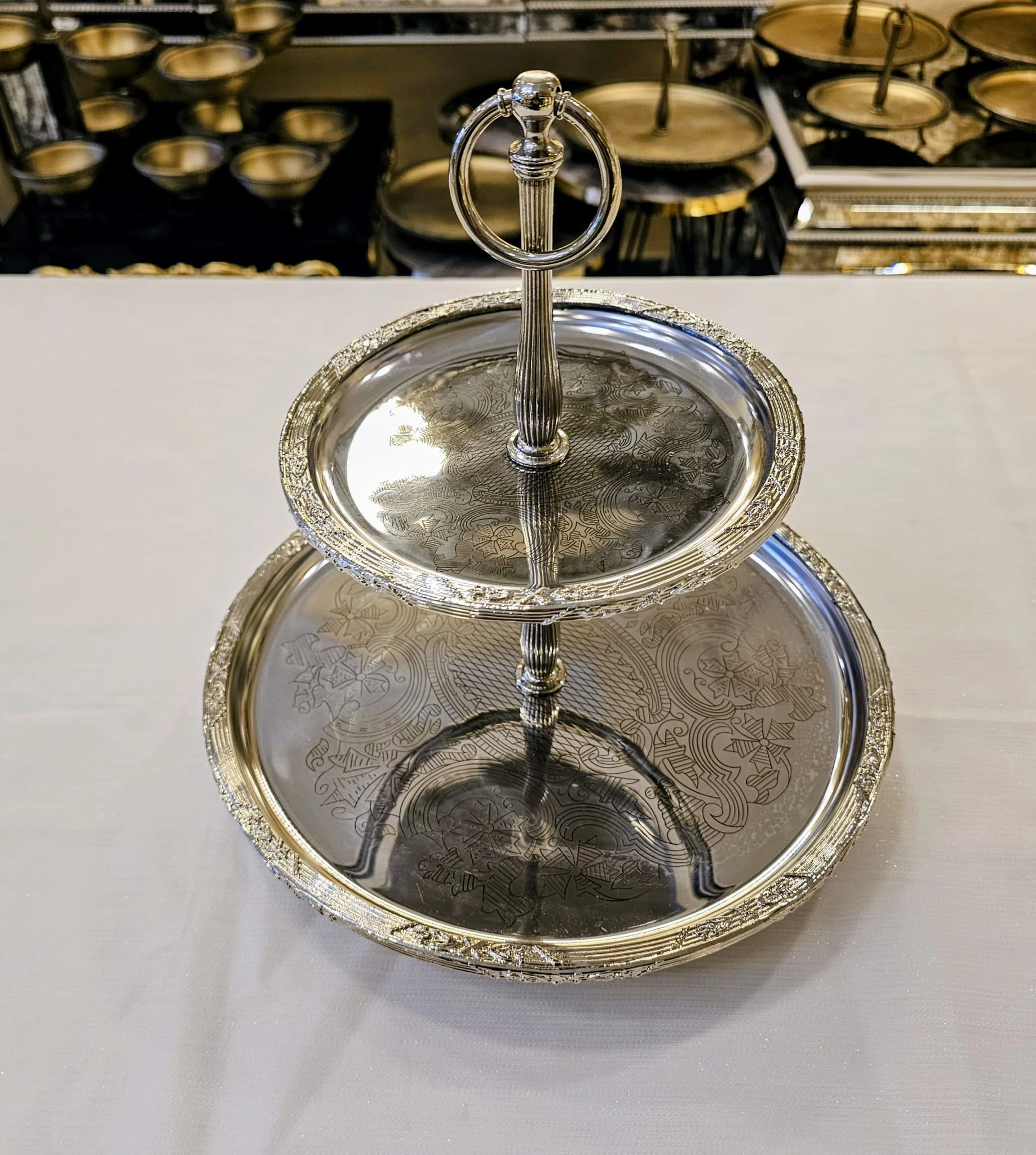 2 KATLI PASLANMAZ ÇELİK SUNUM TABAĞI 30/19 CM. GÜMÜŞ