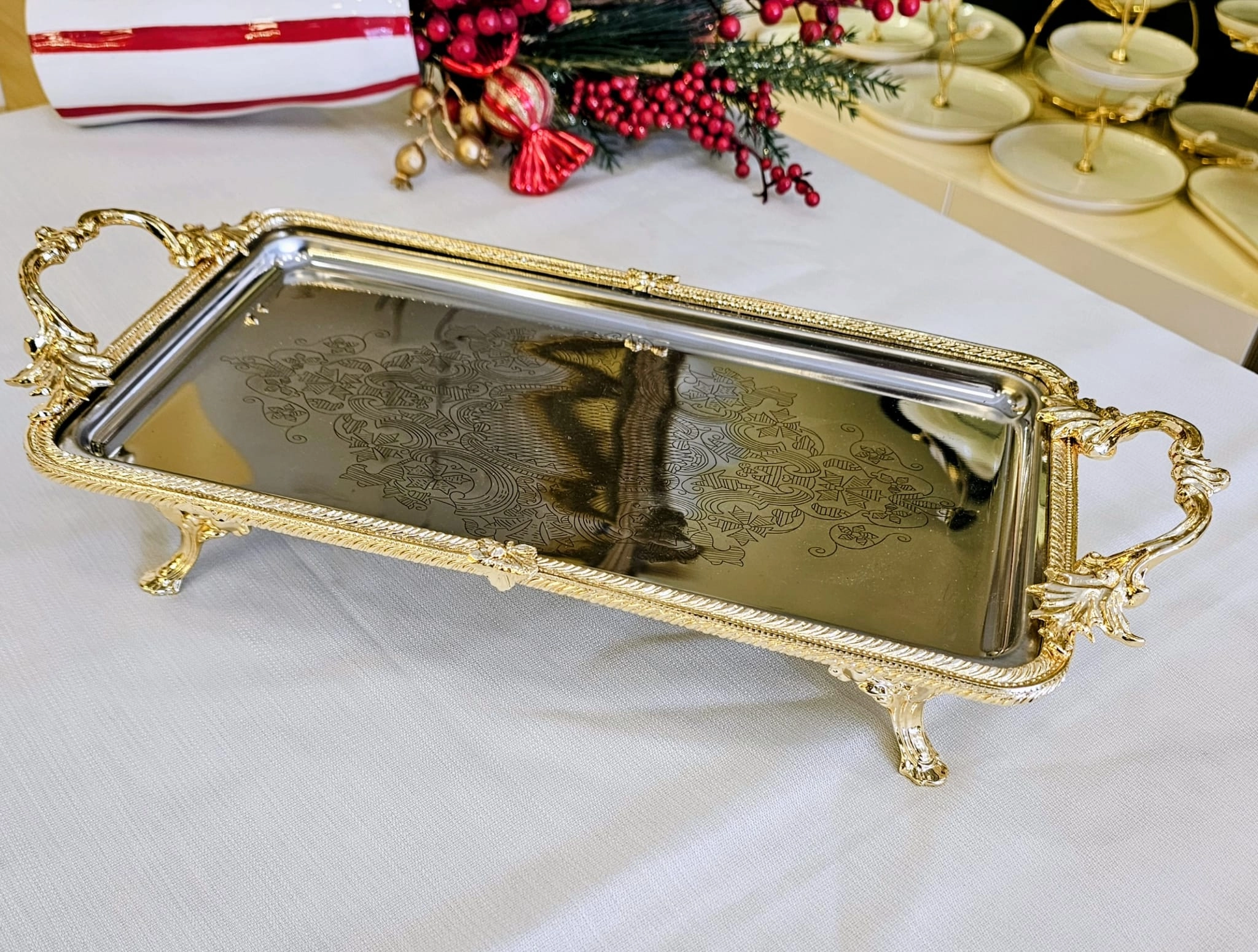 DÖKÜM METAL ÇERCEVELİ DİKTÖRTGEN TEPSİ  35*19 GOLD