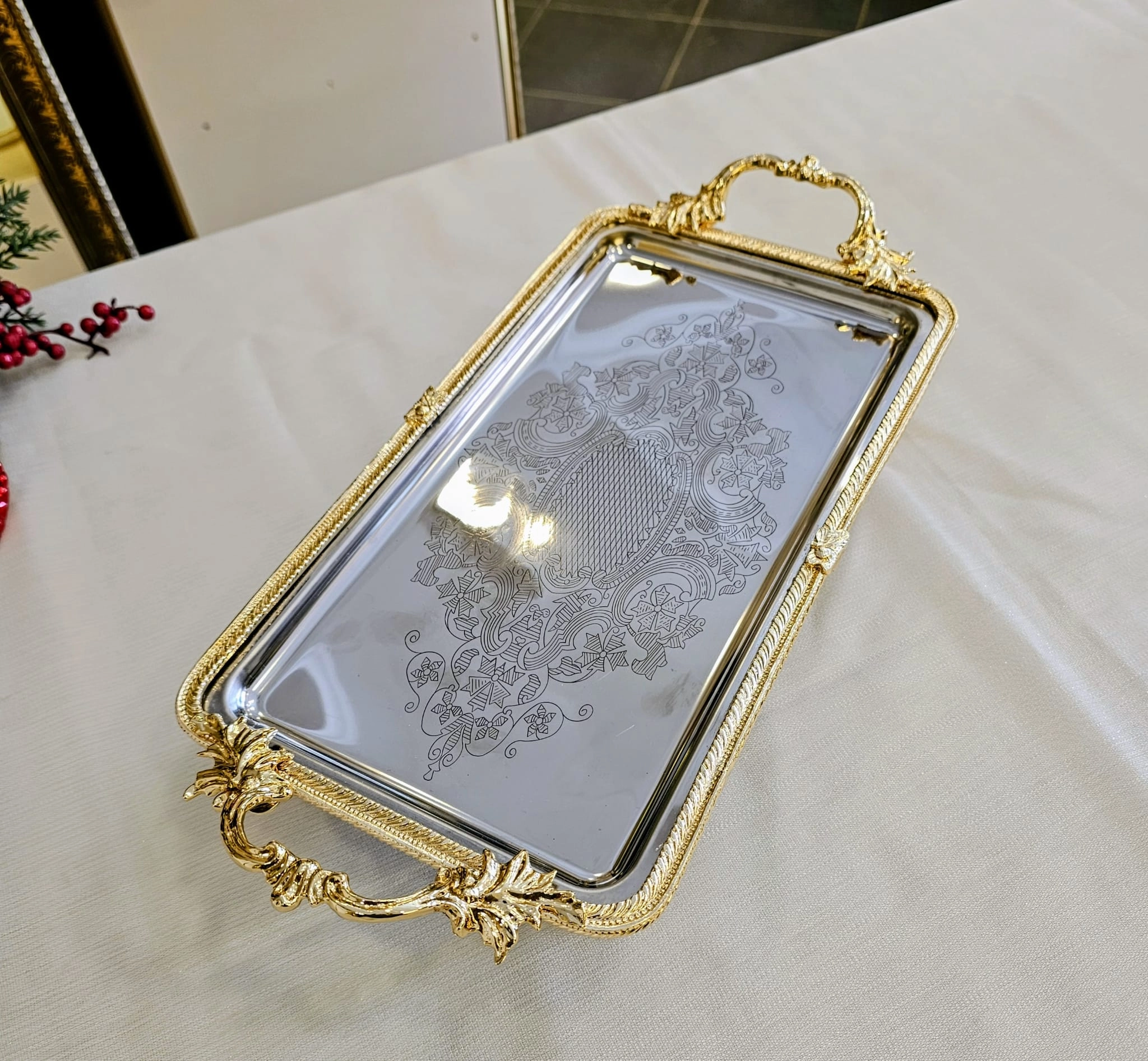 DÖKÜM METAL ÇERCEVELİ DİKTÖRTGEN TEPSİ  35*19 GOLD