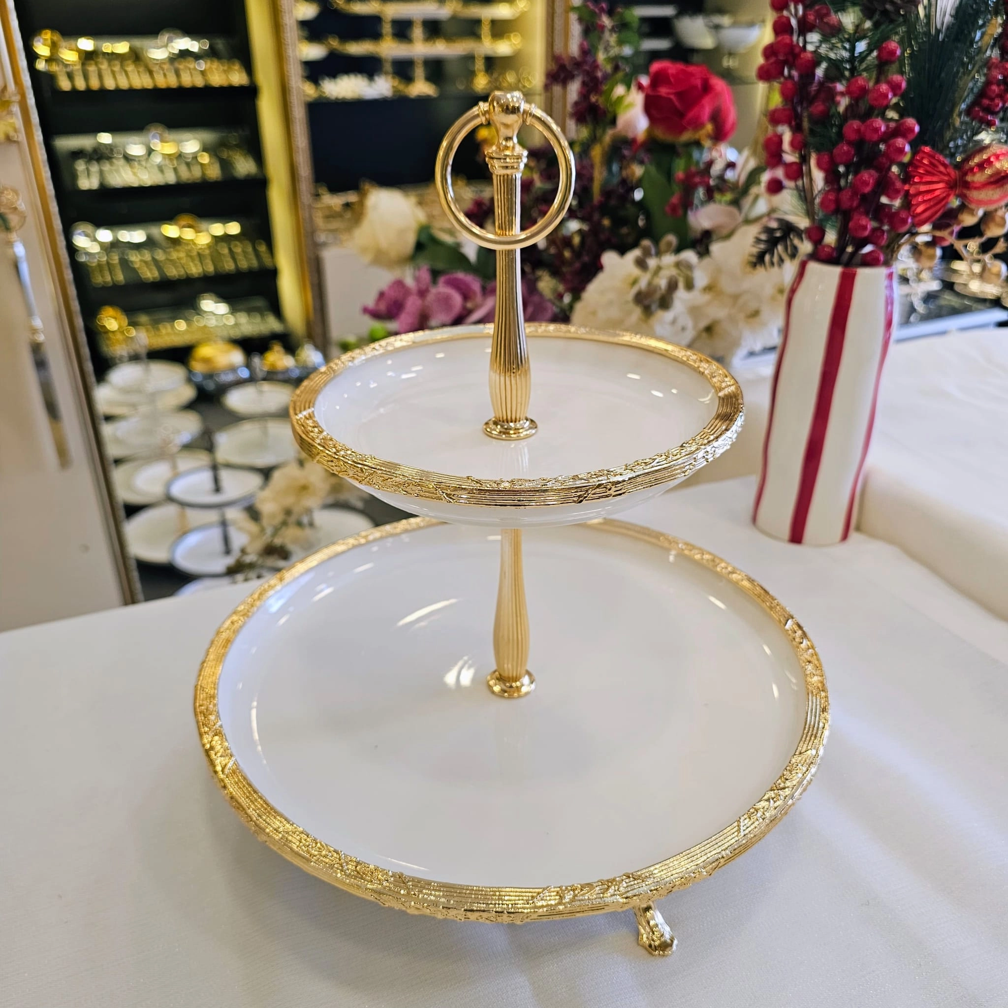 DÖKÜM KENAR ÇERCEVELİ AYAKLI PORSELEN SUNUM SETİ GOLD 6 PARCA