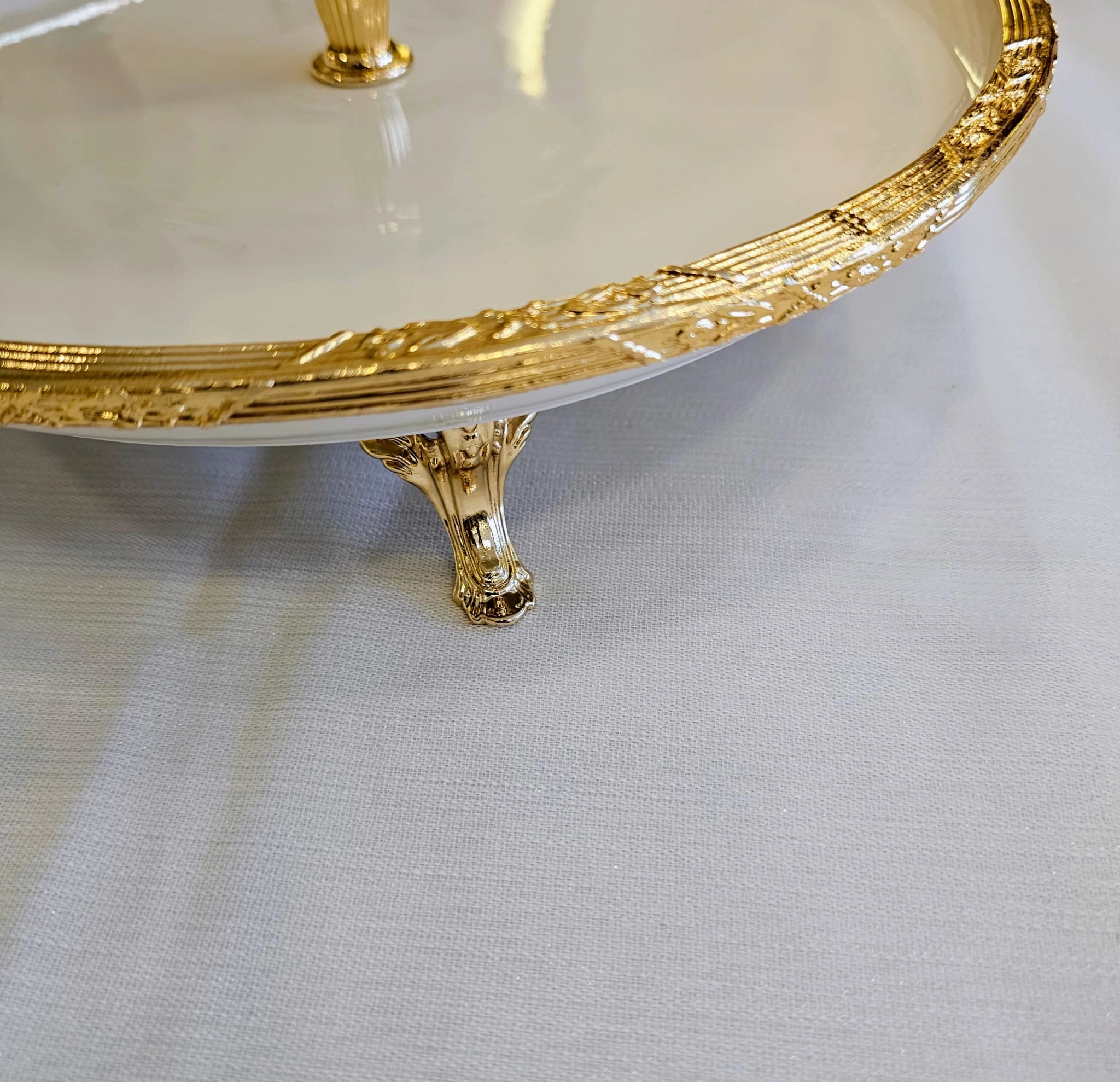 2 KATLI METAL ÇERÇEVELİ PORSELEN SUNUM TABAĞI 30/19 cm.