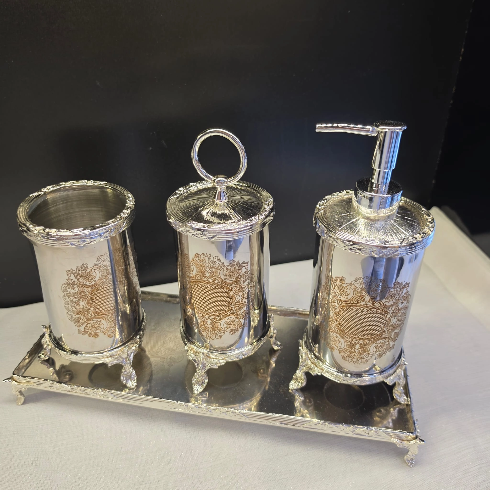 GRAVÜR DETAYLI BANYO AKSESUAR SETİ GÜMÜŞ