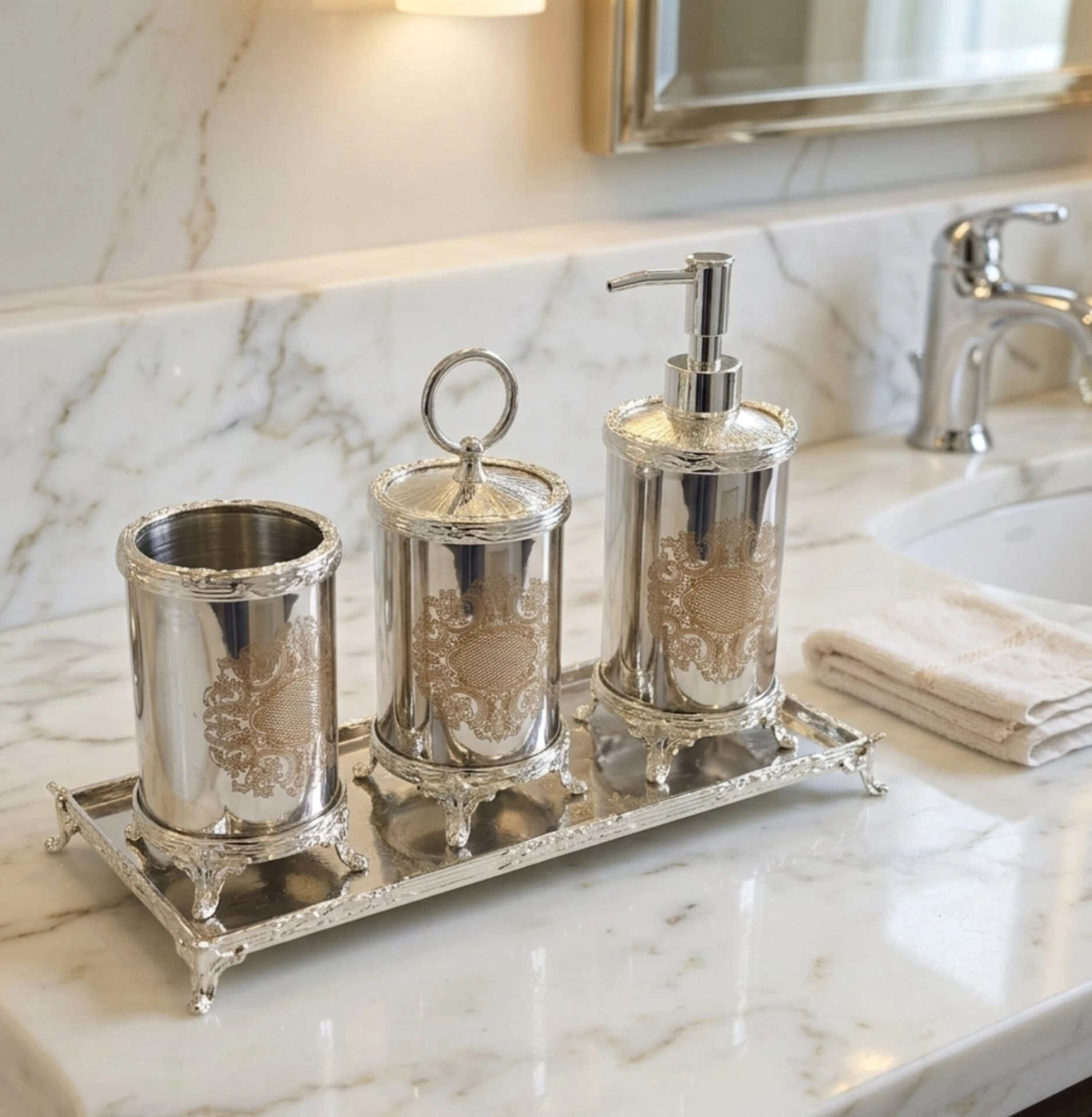 GRAVÜR DETAYLI BANYO AKSESUAR SETİ GÜMÜŞ