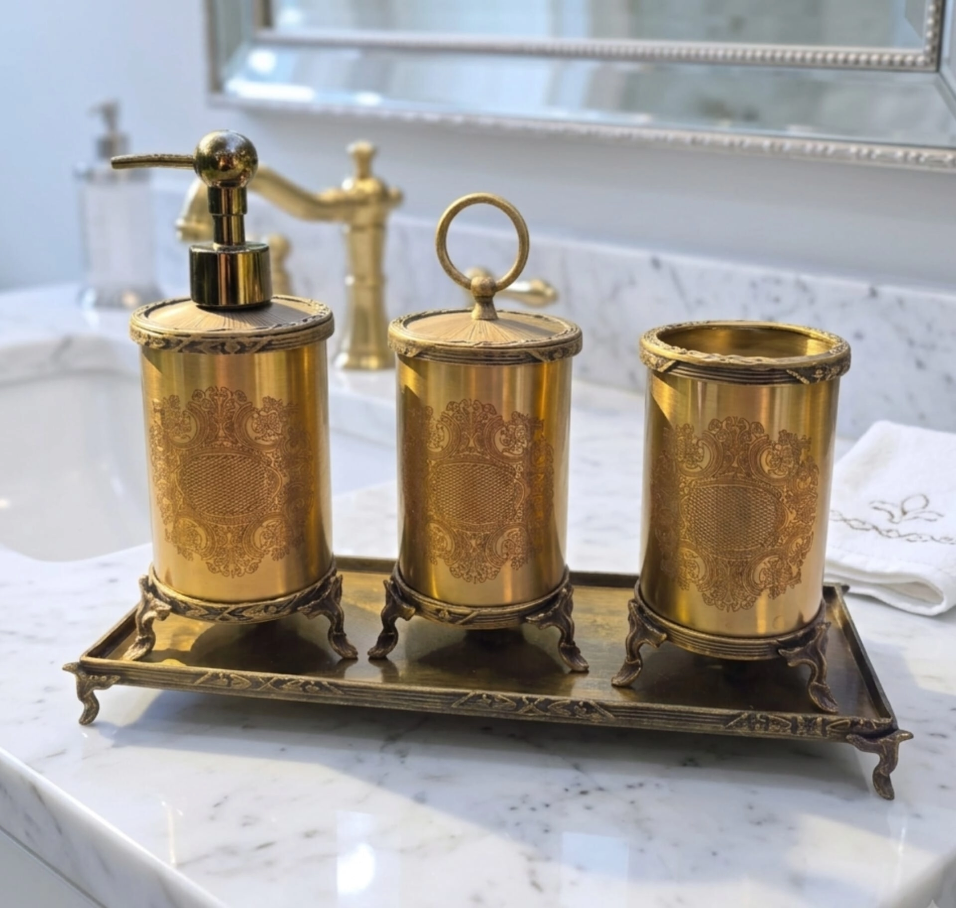 GRAVÜR DETAYLI BANYO AKSESUAR SETİ BRONZ