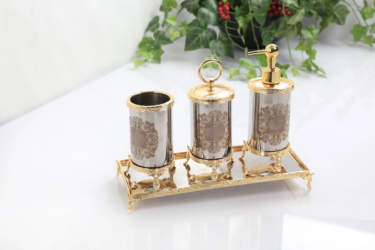 GRAVÜR DETAYLI BANYO AKSESUAR SETİ GOLD