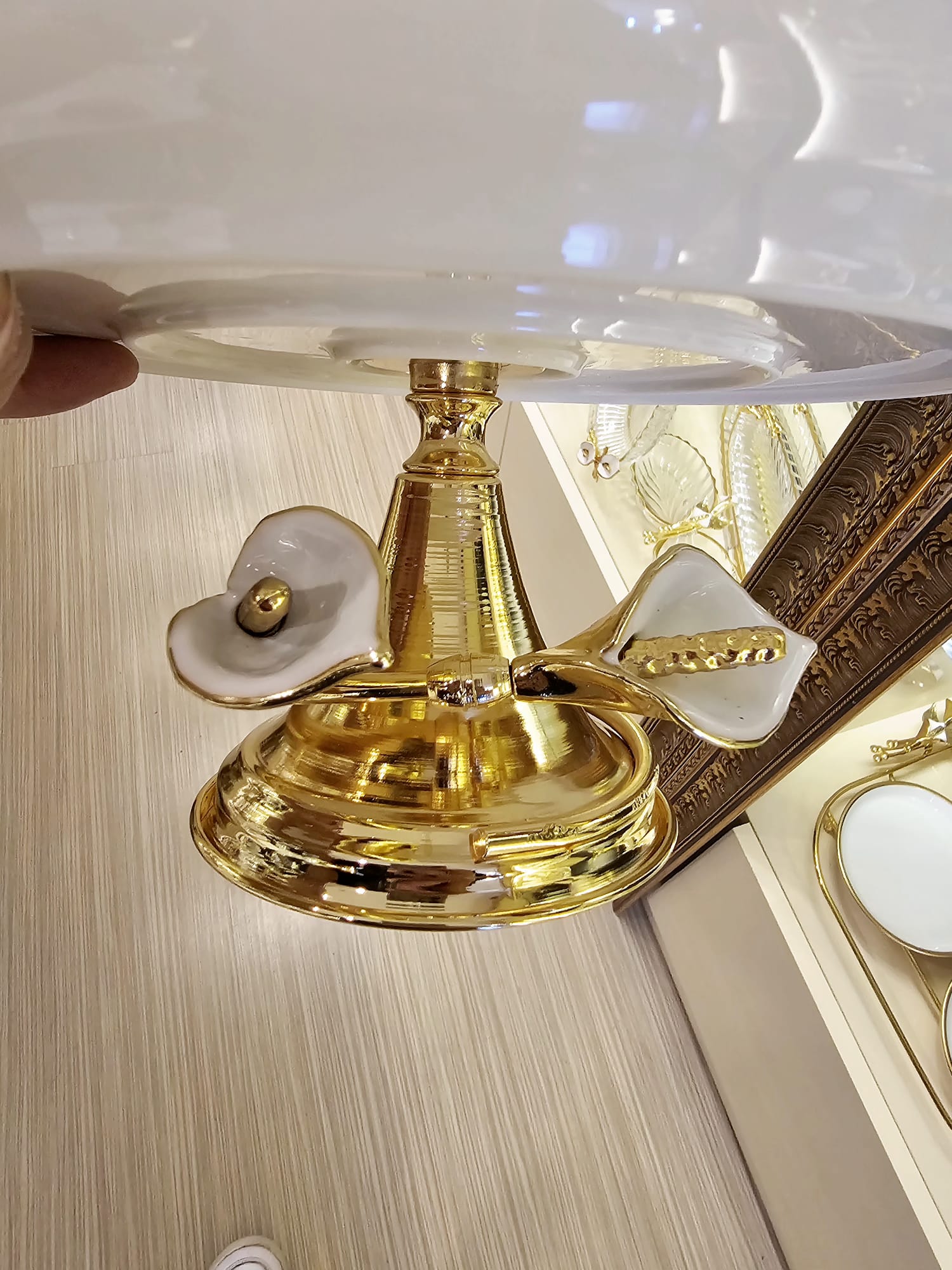 4 PARCA GALA BEYAZ MİNELİ MODEL AYAKLI SUNUM SETİ YALDIZ DETAYLI GOLD