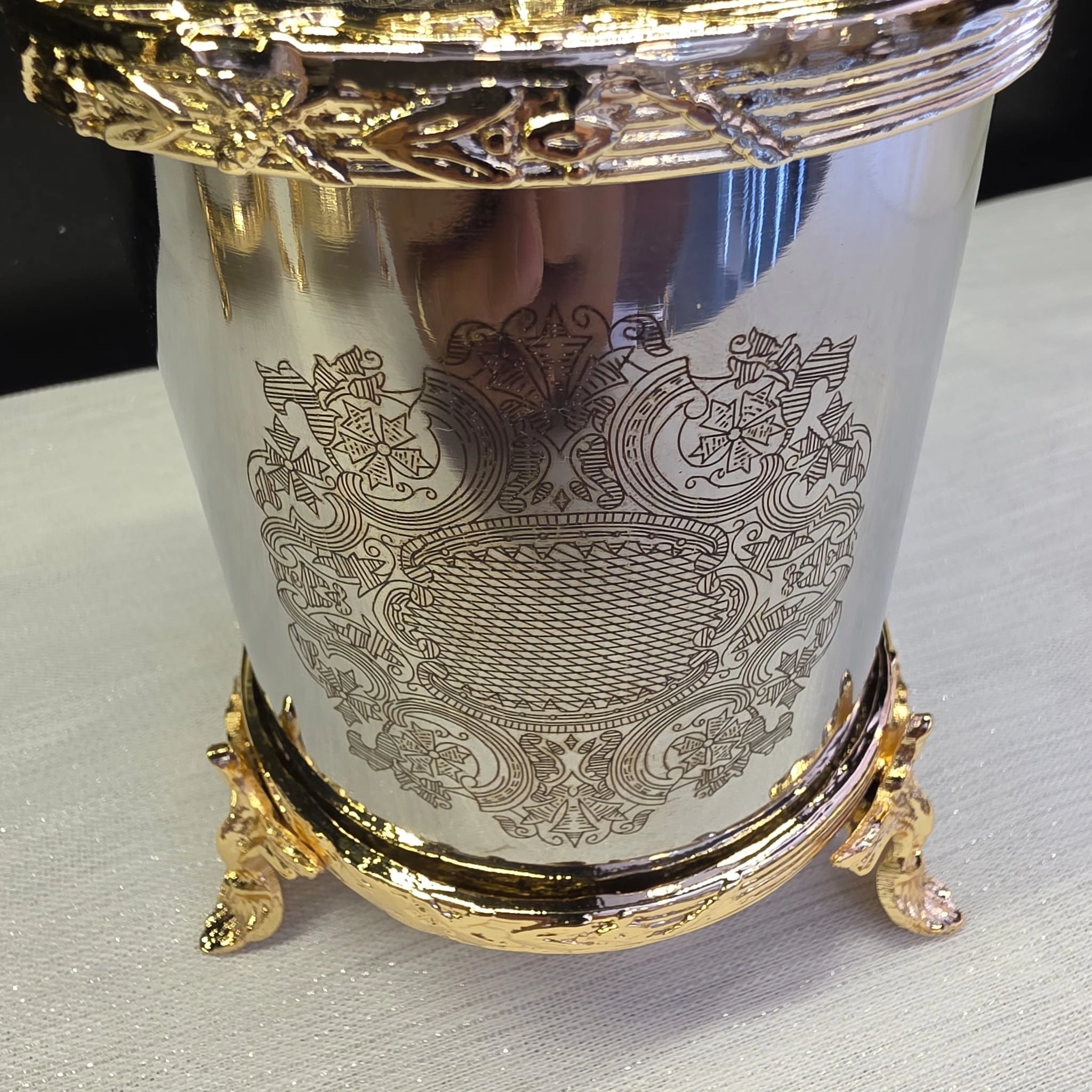 3 LÜ GRAVÜR DESENLİ AYAKLI METAL KAVANOZ & BAHARATLIK SETİ ( ŞEKERLİK /İKRAMLIK ) GOLD