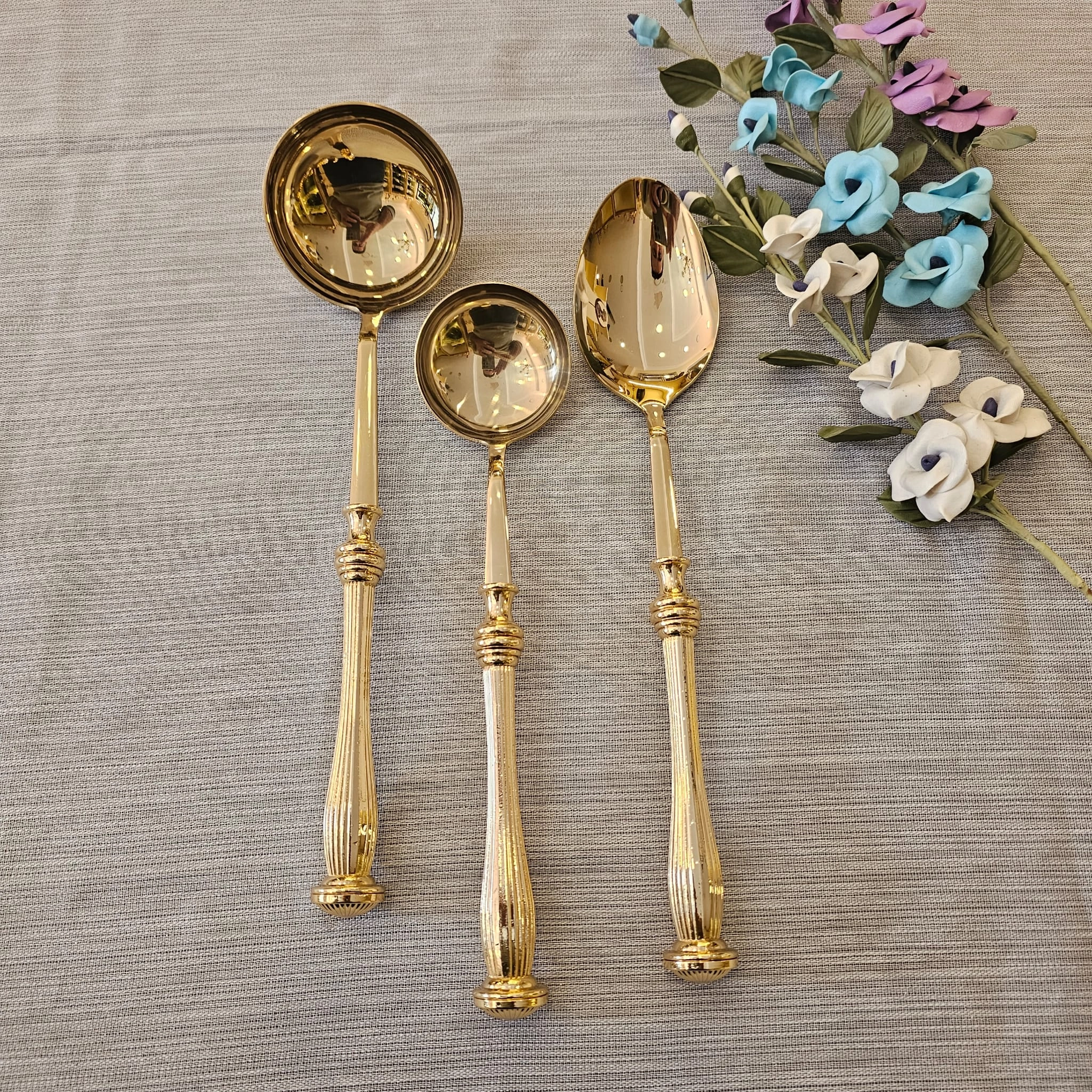 YİVLİ KOMPLE GOLD SAPLI 8 PARÇA SERVİS SETİ TİTANYUM