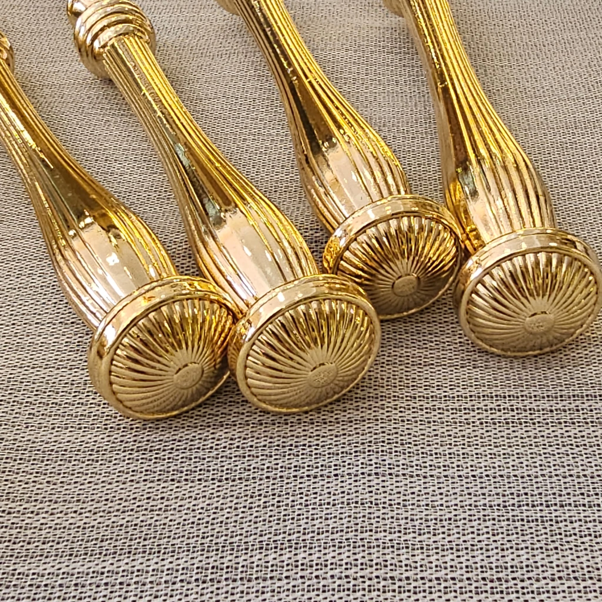 YİVLİ KOMPLE GOLD SAPLI 8 PARÇA SERVİS SETİ TİTANYUM