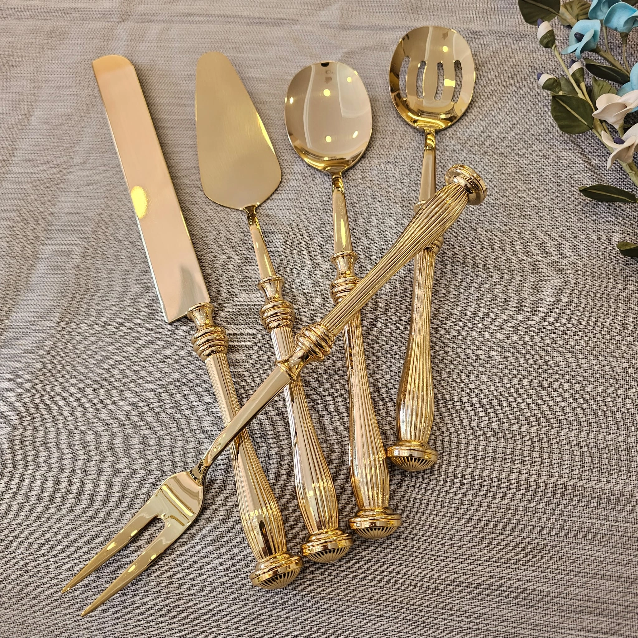 YİVLİ KOMPLE GOLD SAPLI 5 PARÇA SERVİS SETİ TİTANYUM