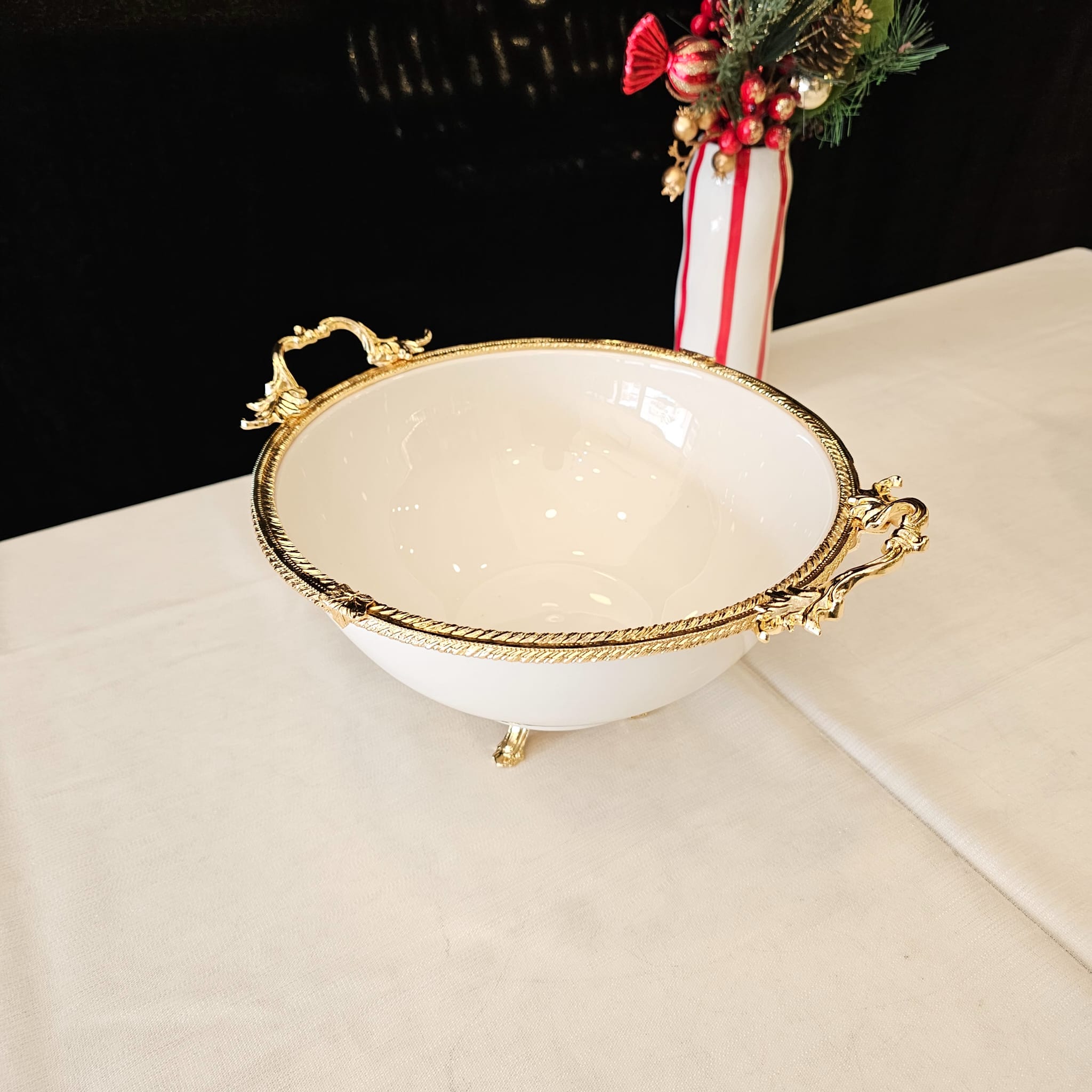 26 CM DÖKÜM METAL ÇERCEVELİ PORSELEN SALATA SERVİS SETİ GOLD