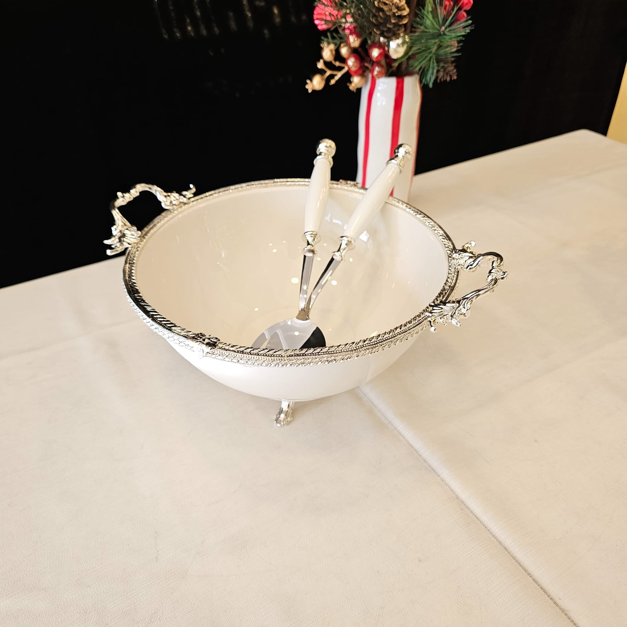 26 CM DÖKÜM METAL ÇERCEVELİ PORSELEN SALATA SERVİS SETİ GÜMÜŞ