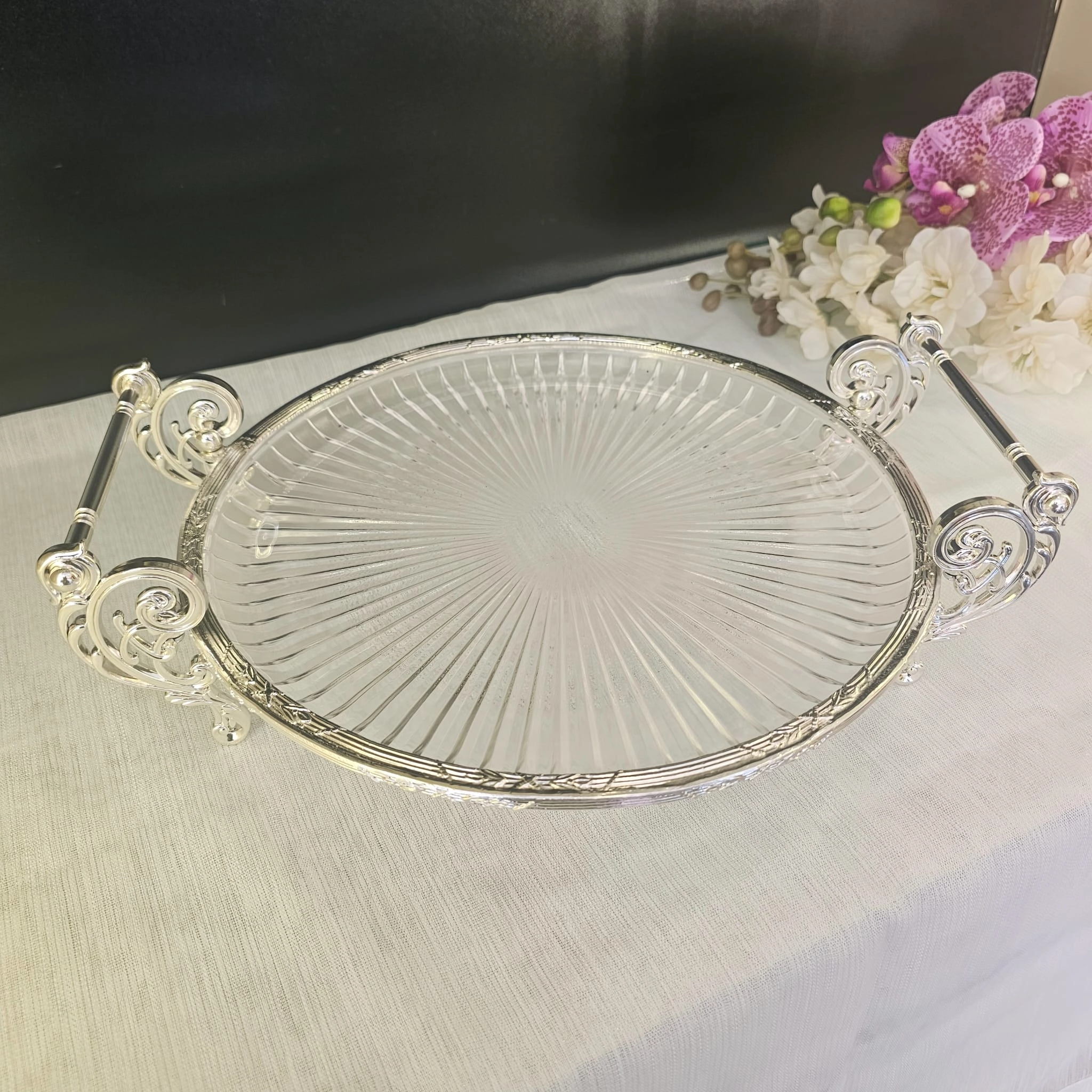 3 PARÇA METAL DÖKÜM ÇERÇEVELİ CAM PASTA SUNUM SETİ GÜMÜŞ