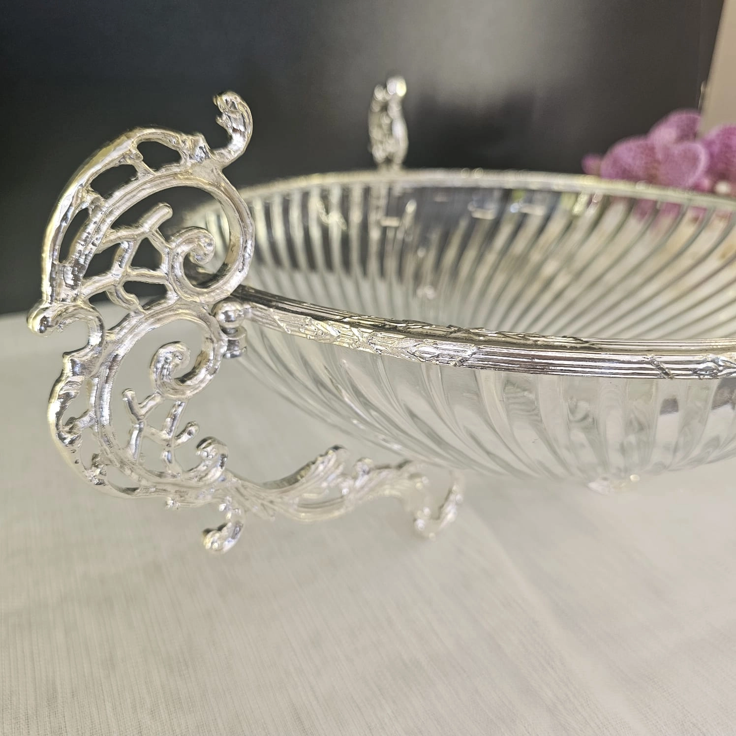 METAL DÖKÜM ÇERÇEVELİ CAM SUNUM KASESİ YUVARLAK 30.CM GÜMÜŞ
