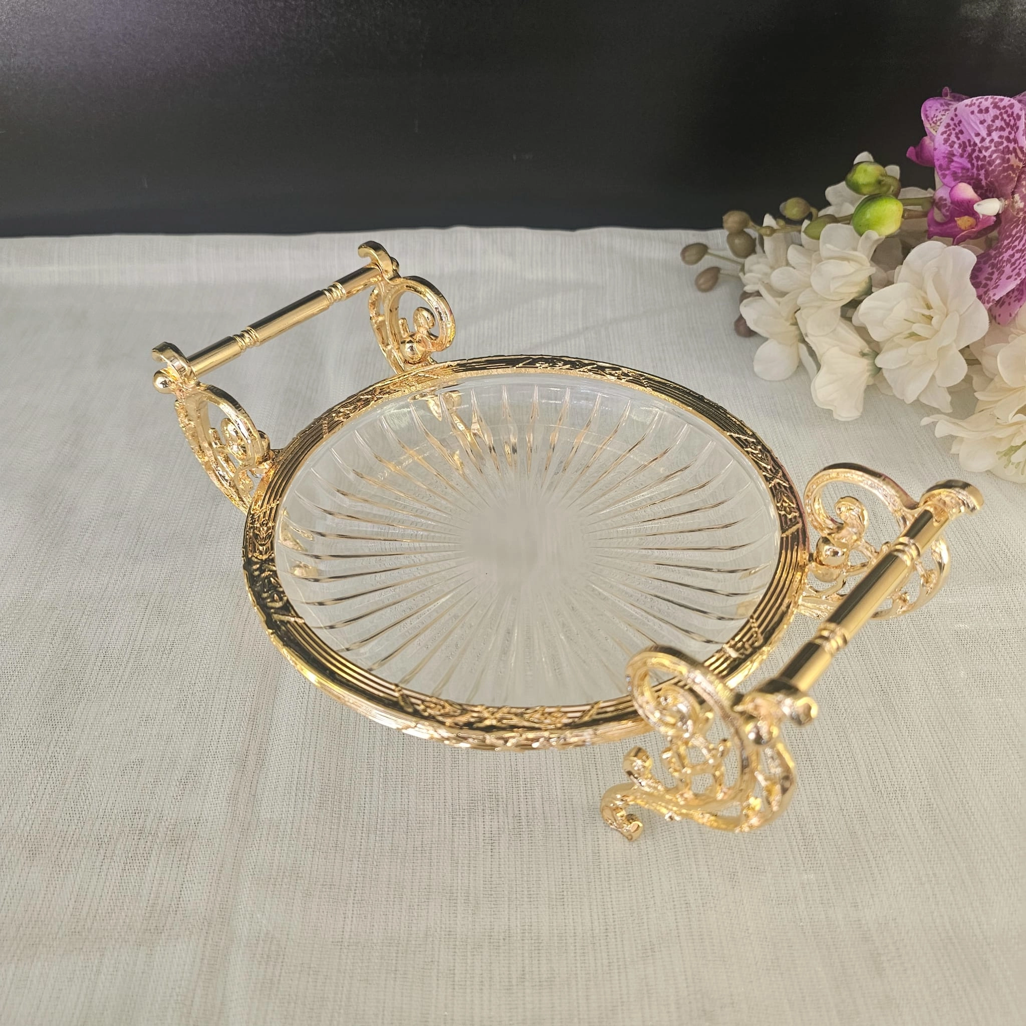 METAL DÖKÜM ÇERÇEVELİ KULPLU CAM SUNUM TABAĞI YUVARLAK 19.CM GOLD