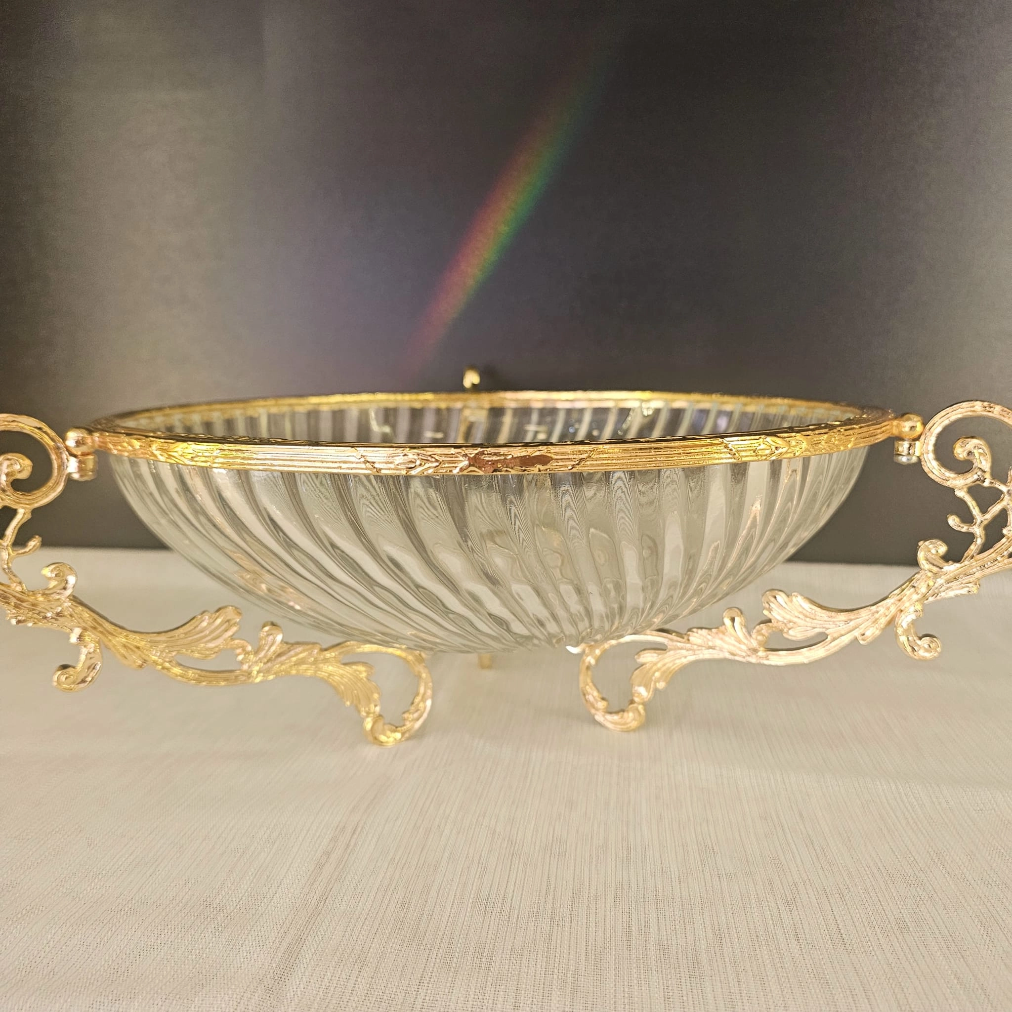 METAL DÖKÜM ÇERÇEVELİ CAM SUNUM KASESİ YUVARLAK 30.CM GOLD