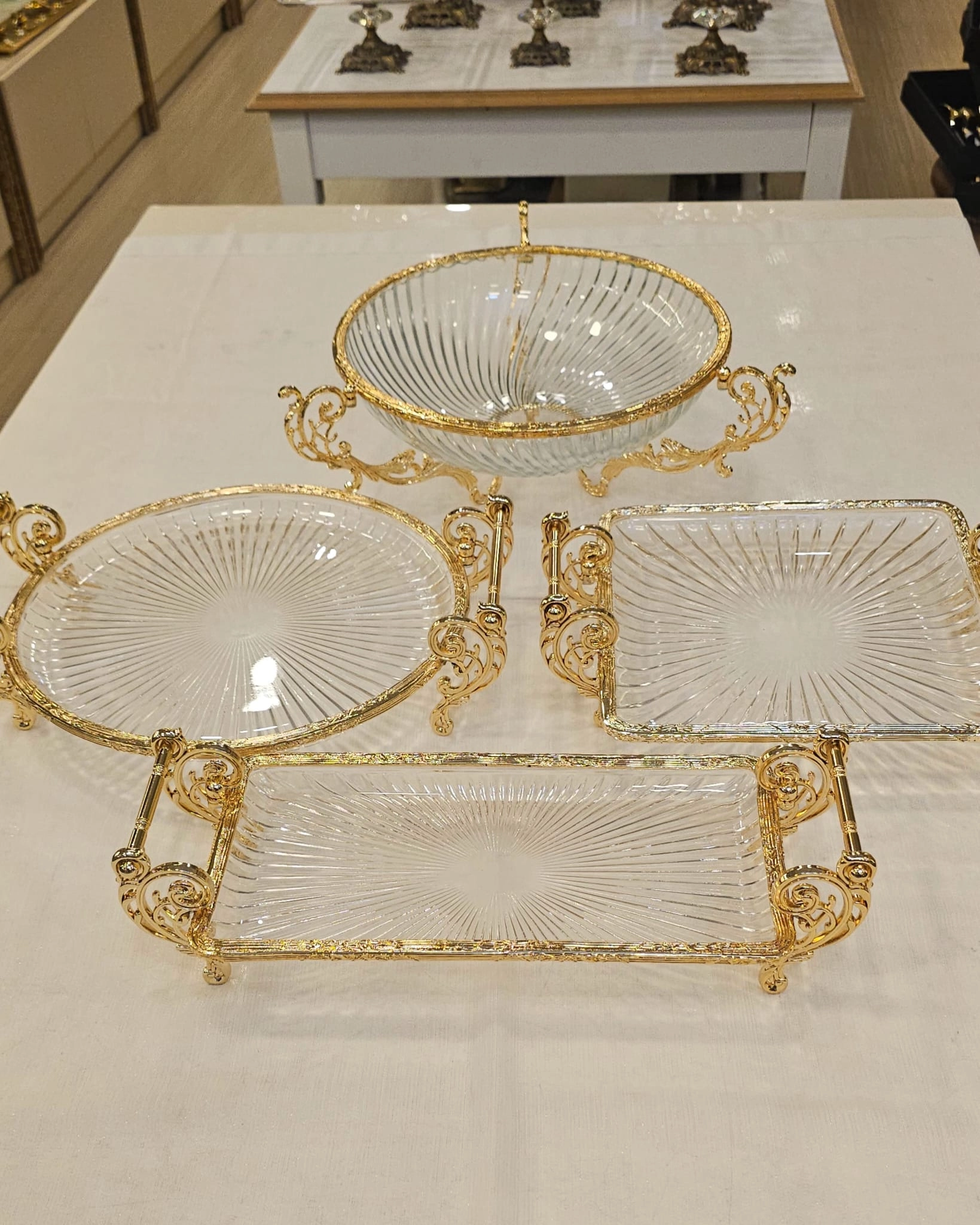 DÖKÜM METAL ÇERÇEVELİ CAM SUNUM SETİ 4 PARÇA  GOLD