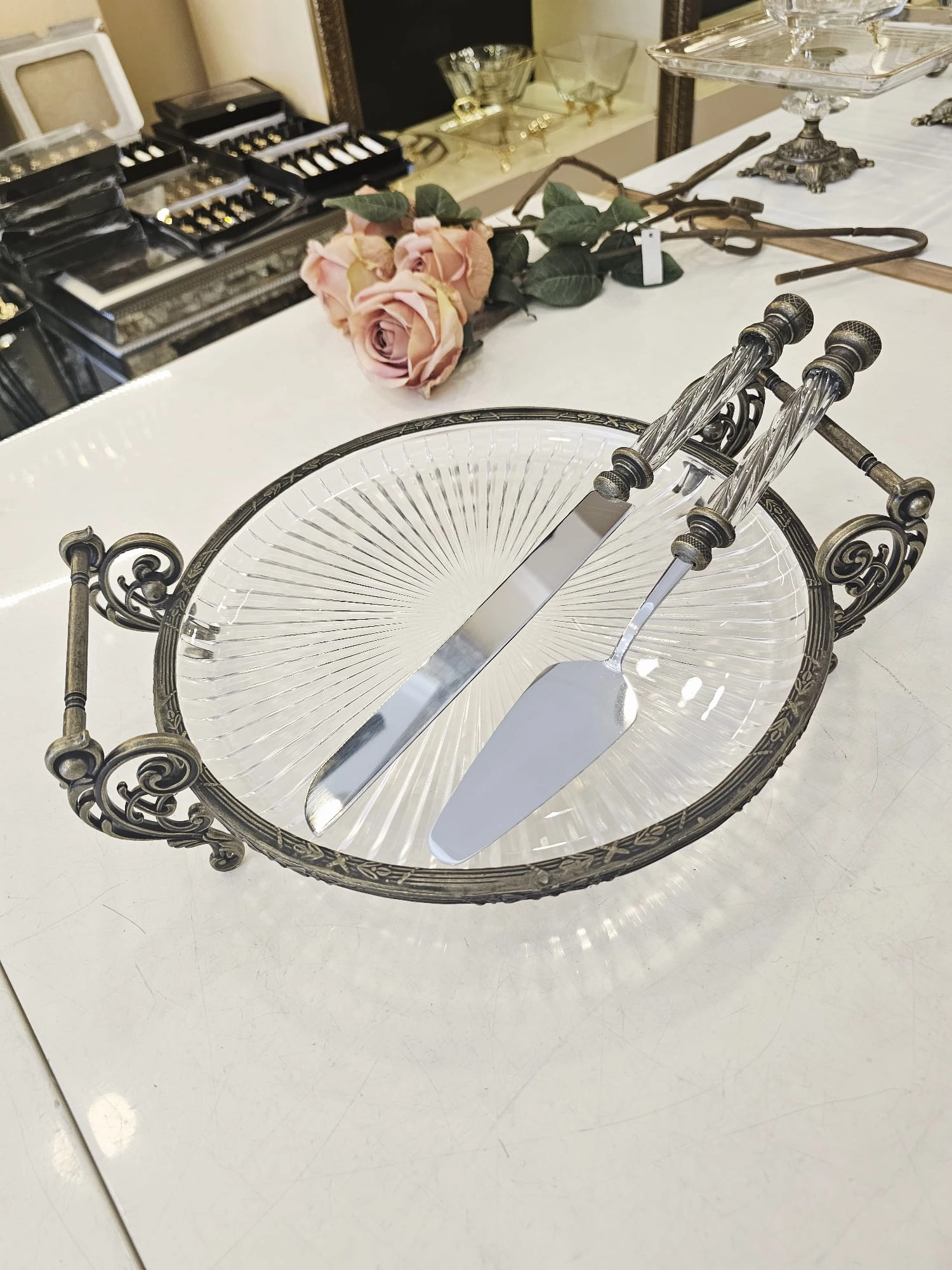 3 PARÇA METAL DÖKÜM ÇERÇEVELİ CAM PASTA SUNUM SETİ 31.CM ANTİK