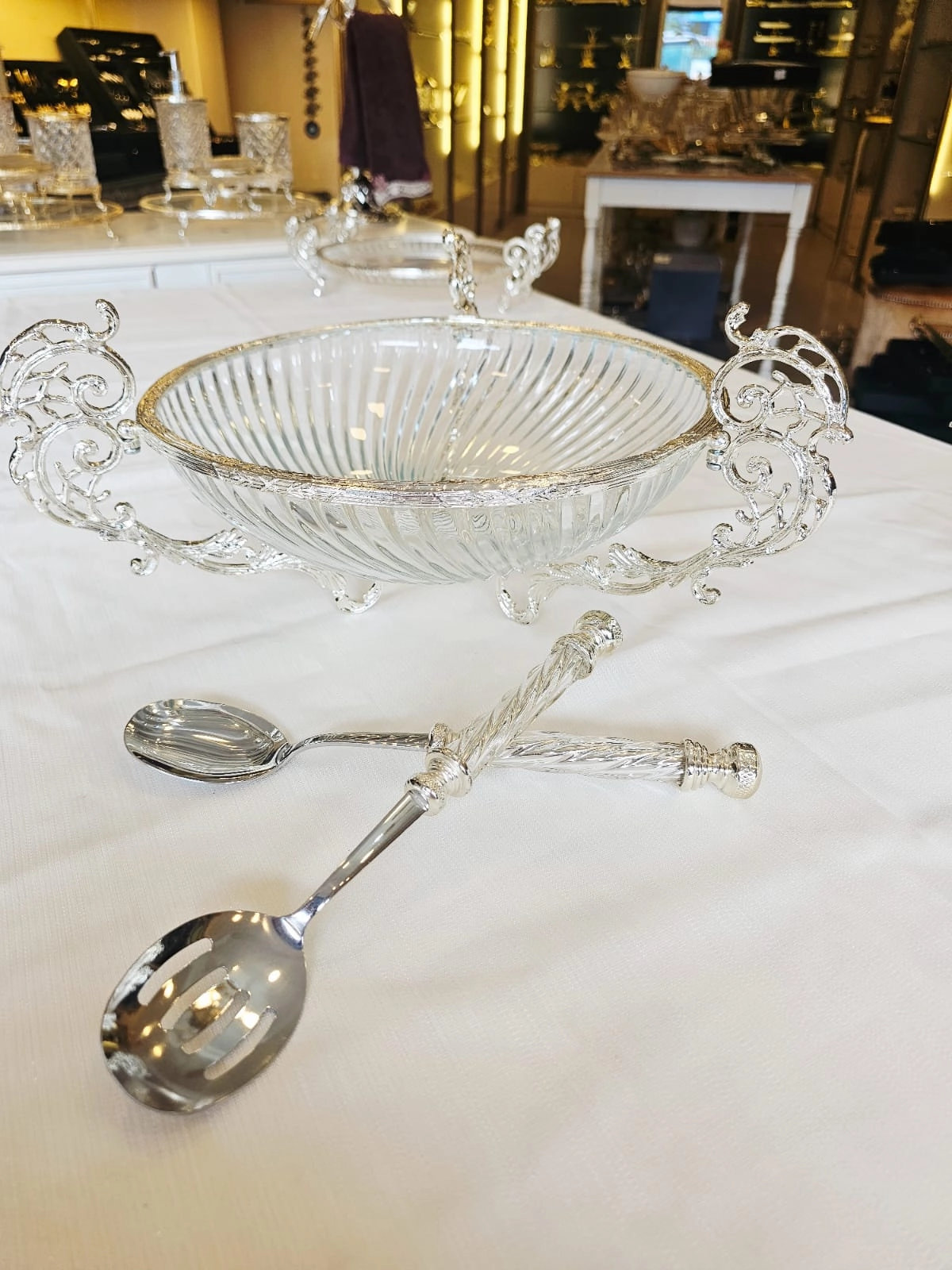 3 PARÇA METAL DÖKÜM ÇERÇEVELİ CAM SALATA VE SERVİS SETİ 31.CM DERİN KASE GÜMÜŞ