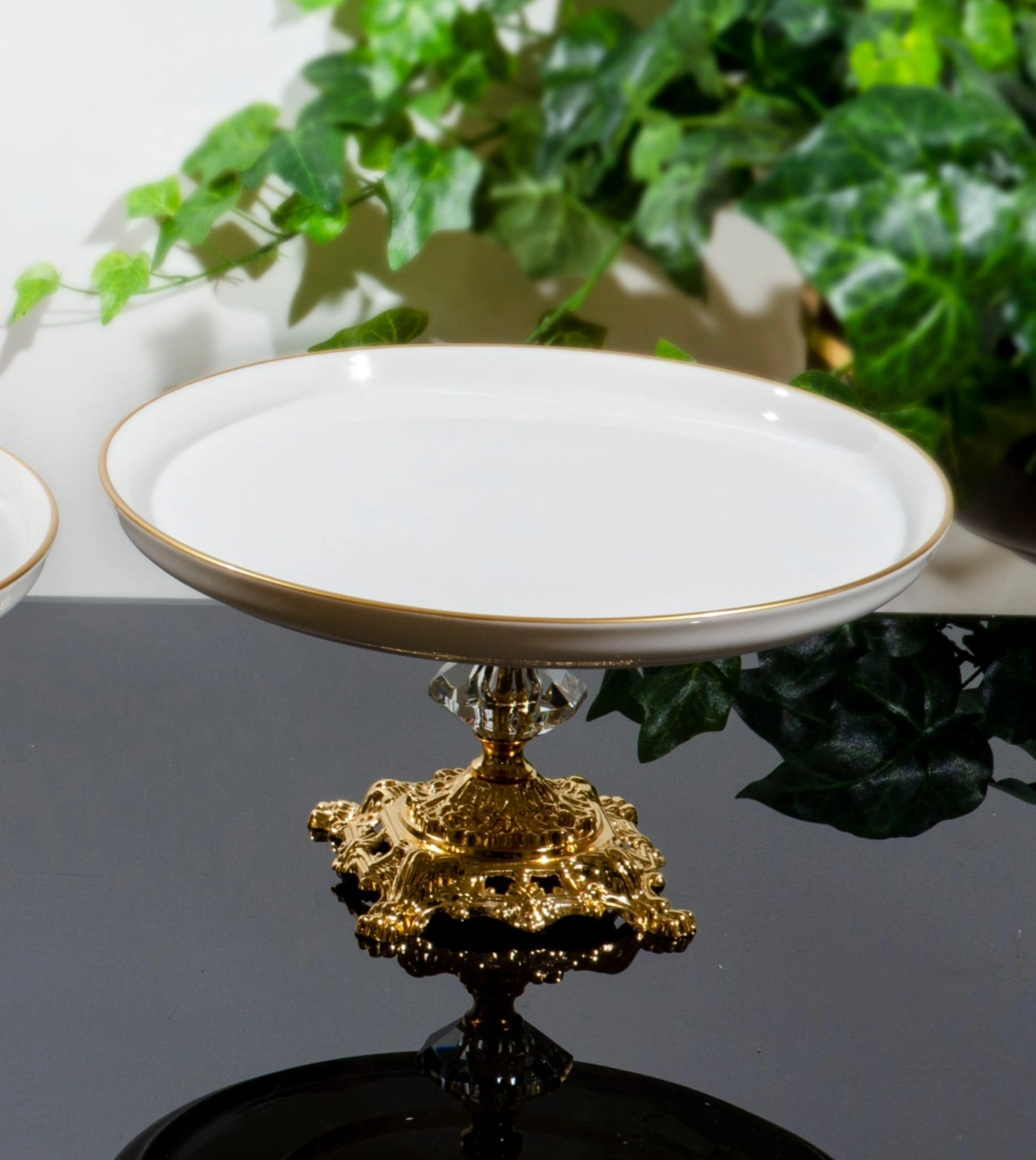 29 cm. DÖKÜM AYAKLI PORSELEN SUNUM TABAĞI YALDIZ DETAYLI GOLD