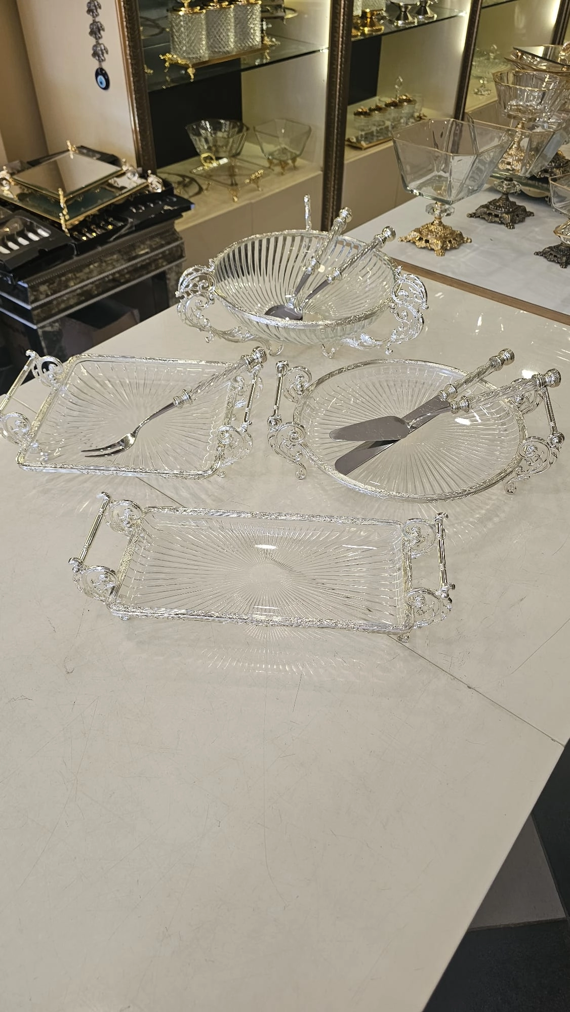 DÖKÜM METAL ÇERÇEVELİ CAM VE SERVİS SUNUM SETİ 9 PARÇA GÜMÜŞ
