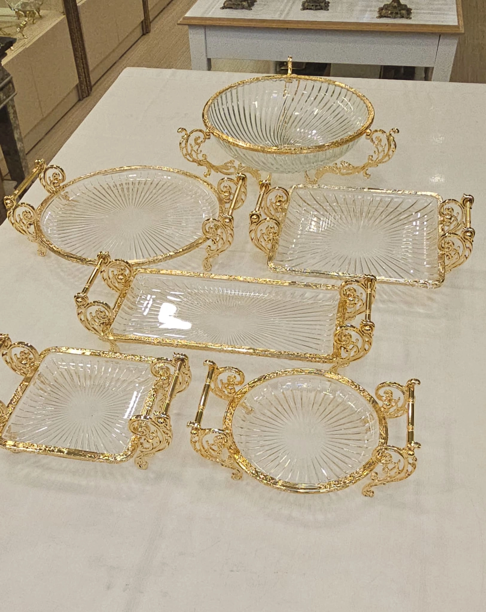 DÖKÜM METAL ÇERÇEVELİ CAM SUNUM SETİ 6 PARÇA GOLD