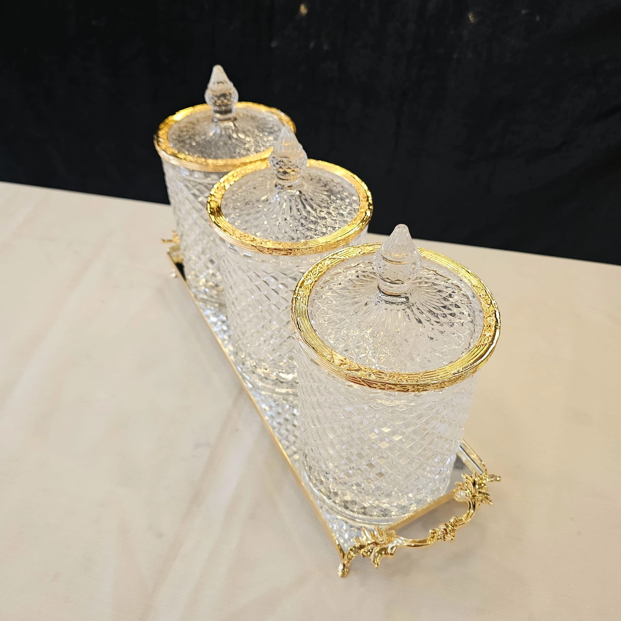 4 PARÇA TEPSİLİ KRİSTAL CAMLI KAVANOZ SETİ GOLD DETAY ŞERİTLİ